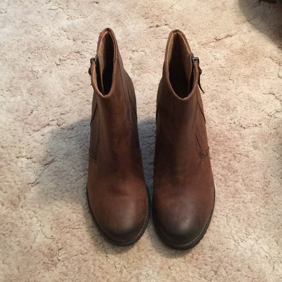 clarks brown leather booties